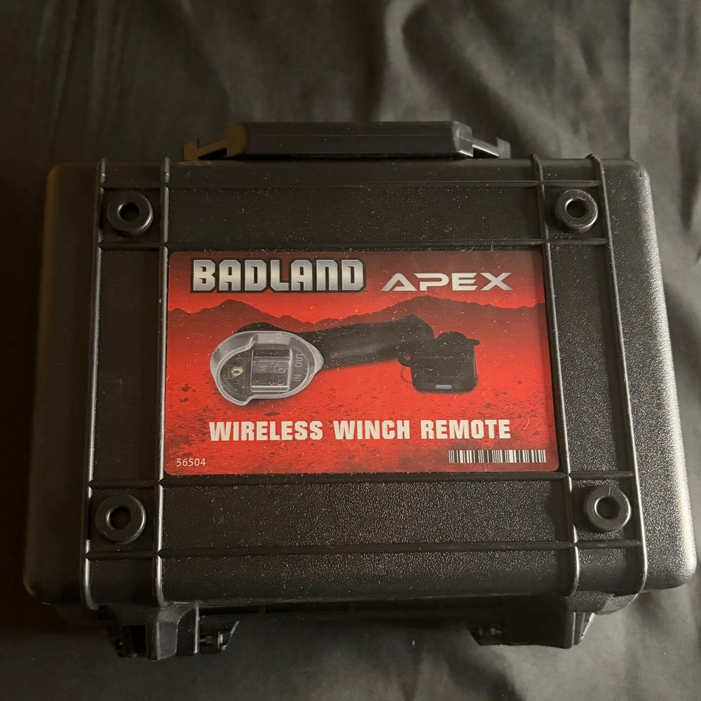 Badland Apex Wireless Winch Remote 56504 With Case Powers On